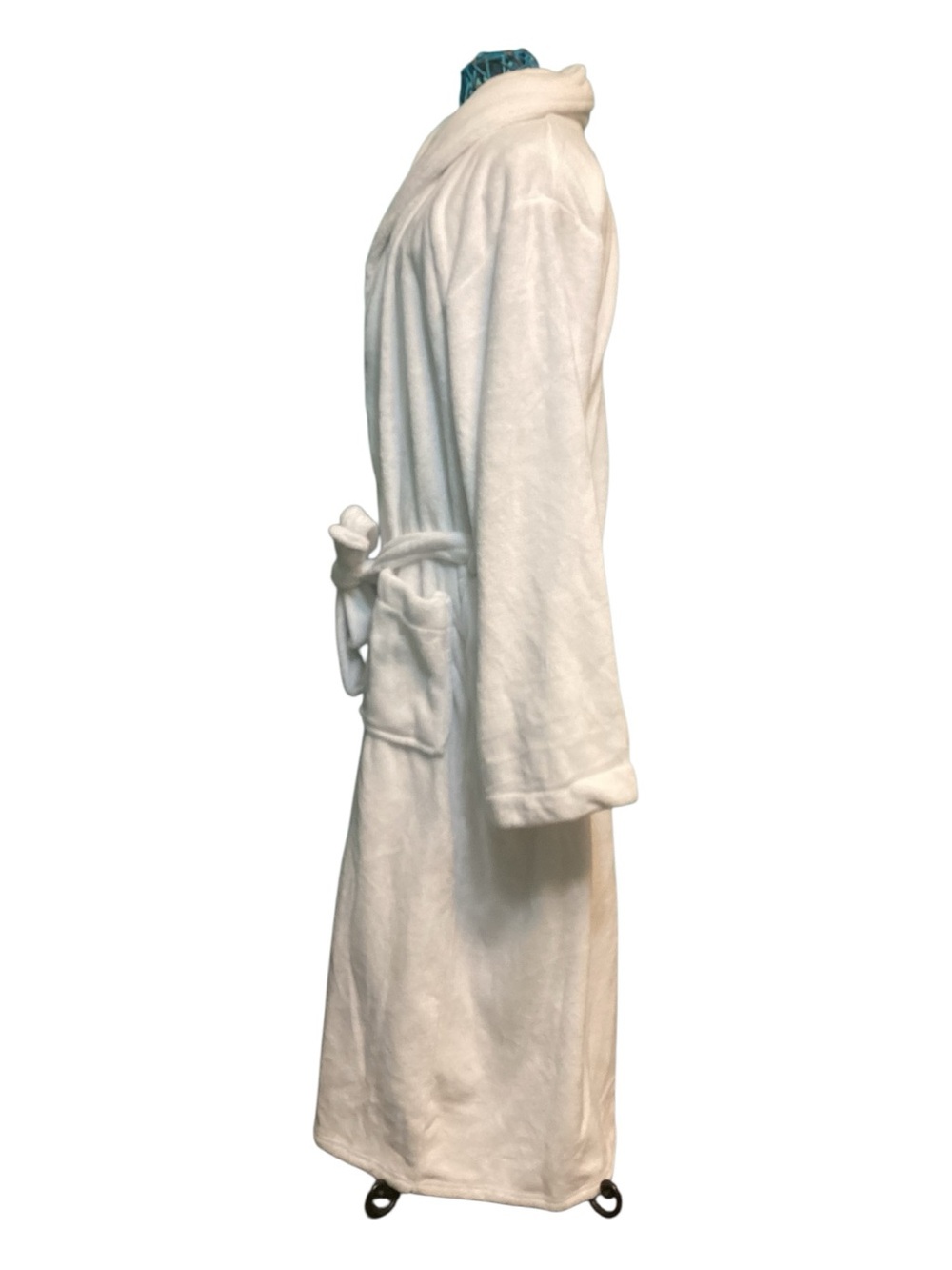 LUXURY PLUSH ROBE - Picture 3 of 6